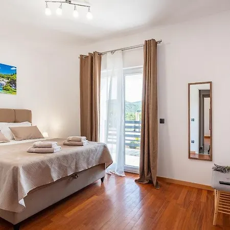 Jani By Guide Villa *